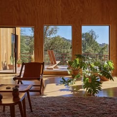 Modern tree house in the heart of Topanga canyon