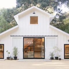 The Barn at Old Morro - picturesque under the oaks